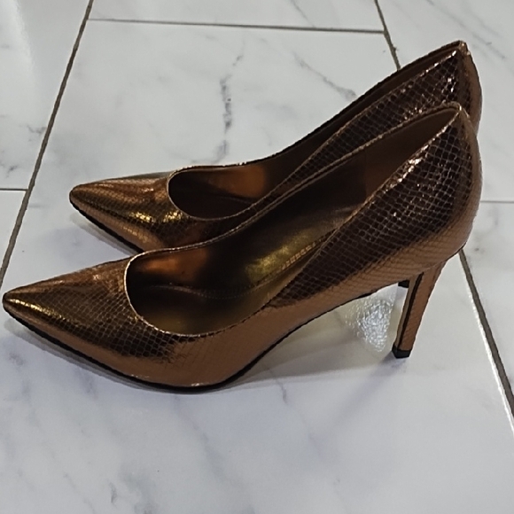 Elegant Bronze High Heels/ Brand New/ Size 8.5 - Picture 7 of 9